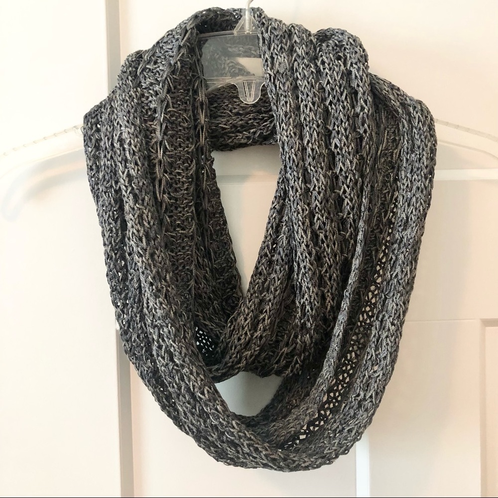 Simply Noelle Gray Knit Infinity Scarf Chunky Loop NWOT